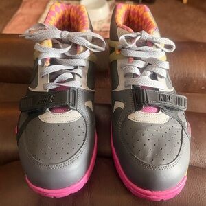 Size 8.5 - Nike Air Trainer 3 Prm Qs
Bo Knows Horse Racing